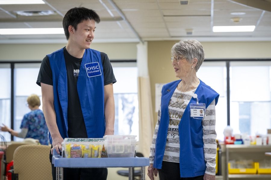 Volunteers delivering snacks on the cart.