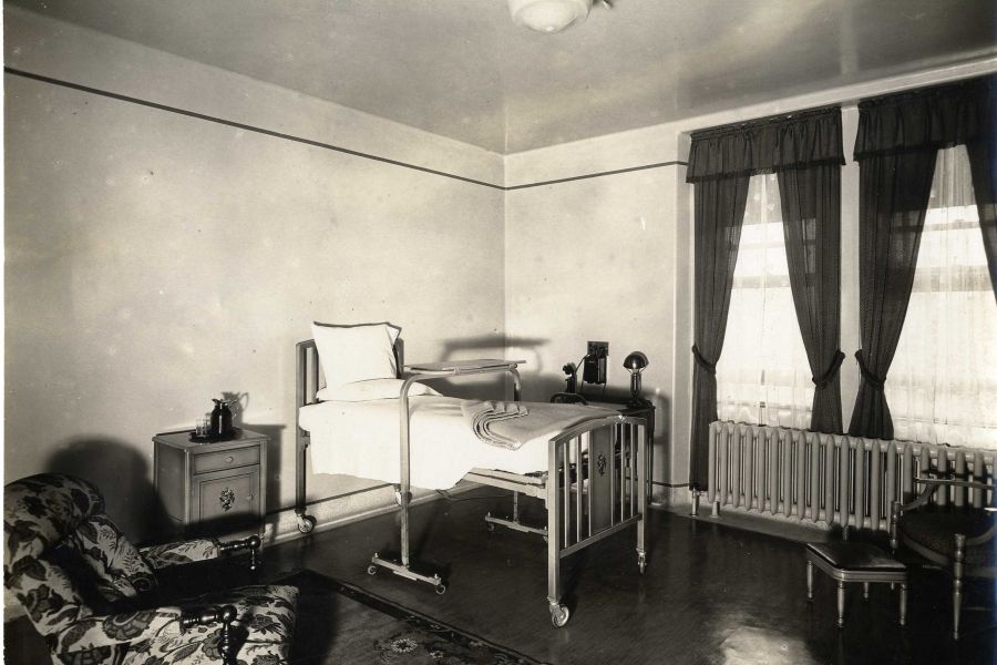 Private rooms at KGH c. 1920